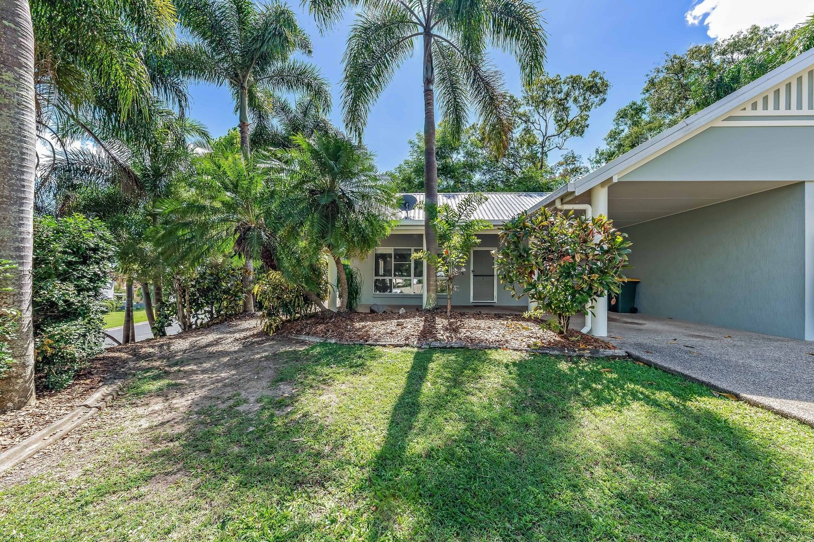 2 bedrooms Duplex in 1/6 Duell Road CANNONVALE QLD, 4802