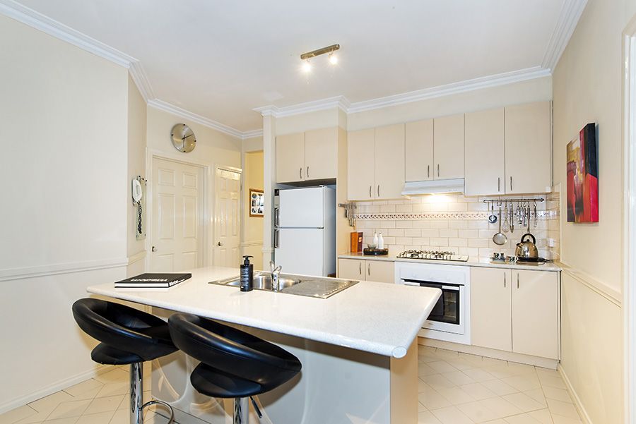 1/10 Nerissa Grove, Oak Park VIC 3046, Image 2