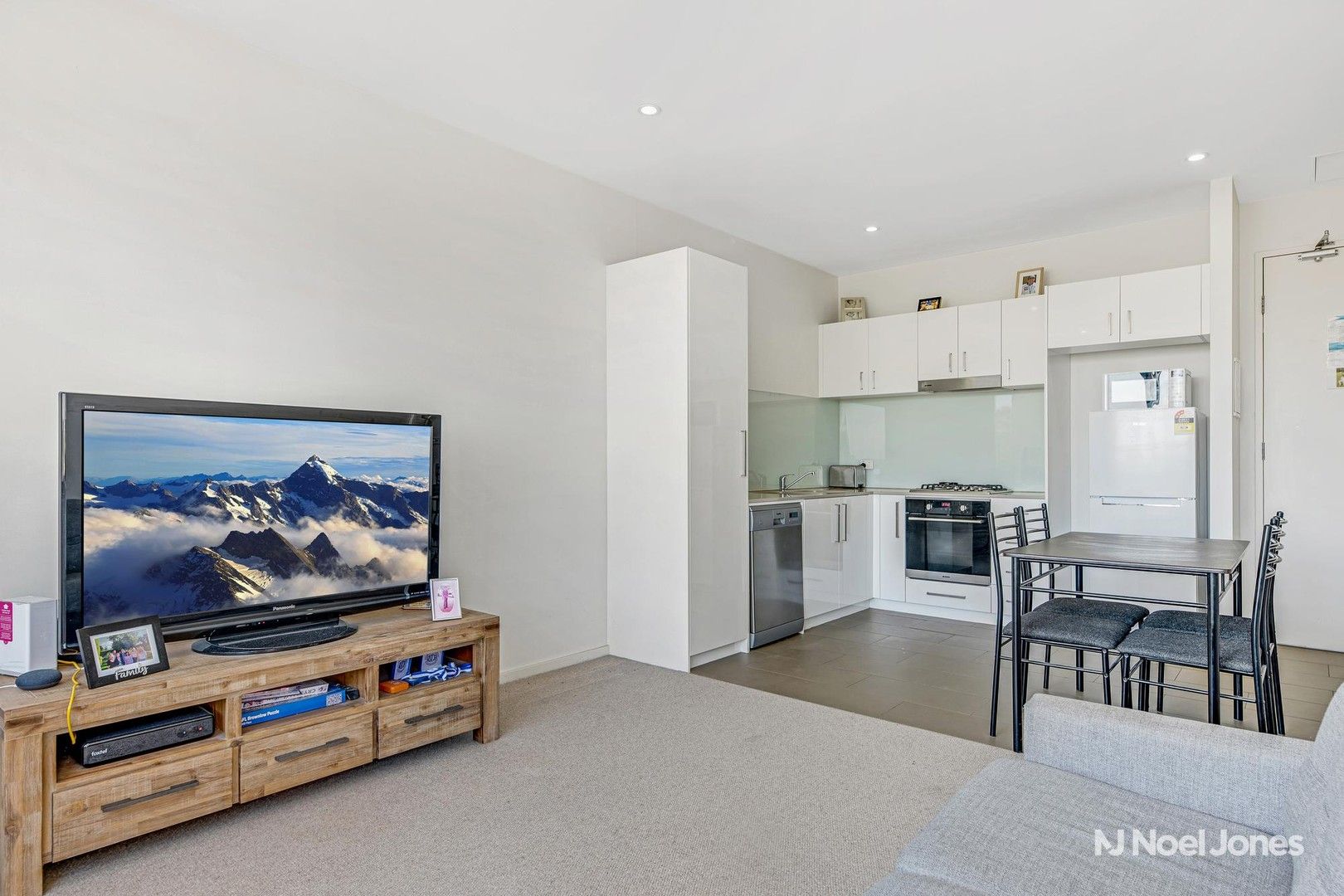 203/339 Mitcham Road, Mitcham VIC 3132, Image 2