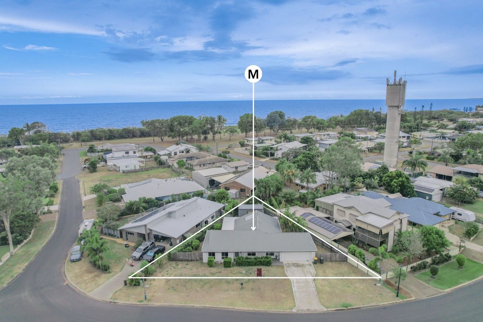 4 bedrooms House in 32 Acacia Street MOORE PARK BEACH QLD, 4670