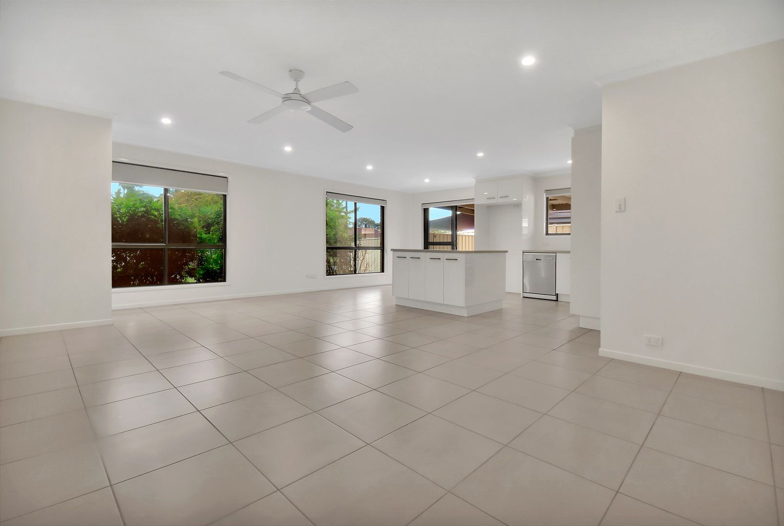 37 Lapoinya Crescent, Warana QLD 4575, Image 2