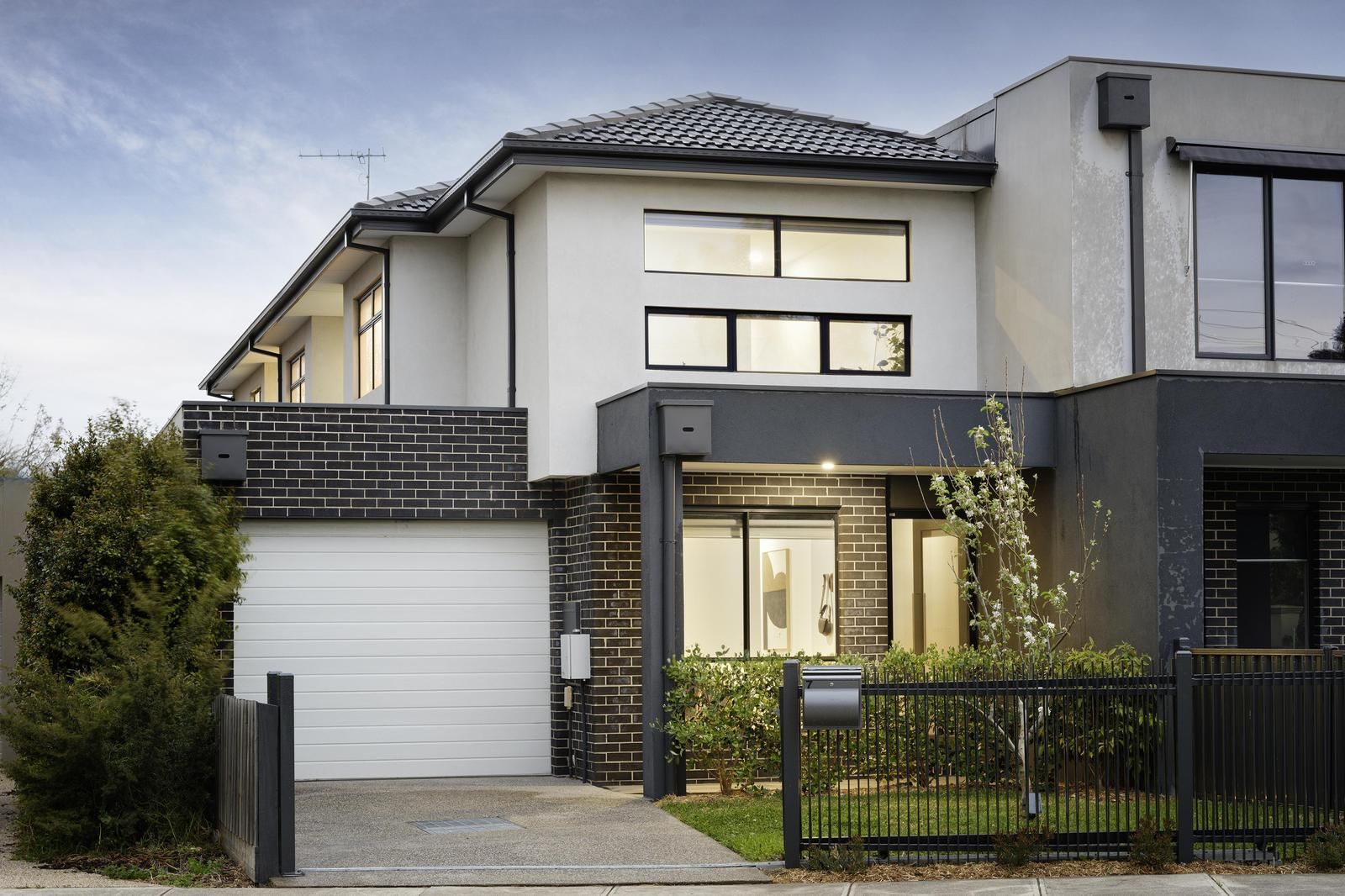 4 bedrooms Townhouse in 7 Fawkner Crescent KEILOR EAST VIC, 3033