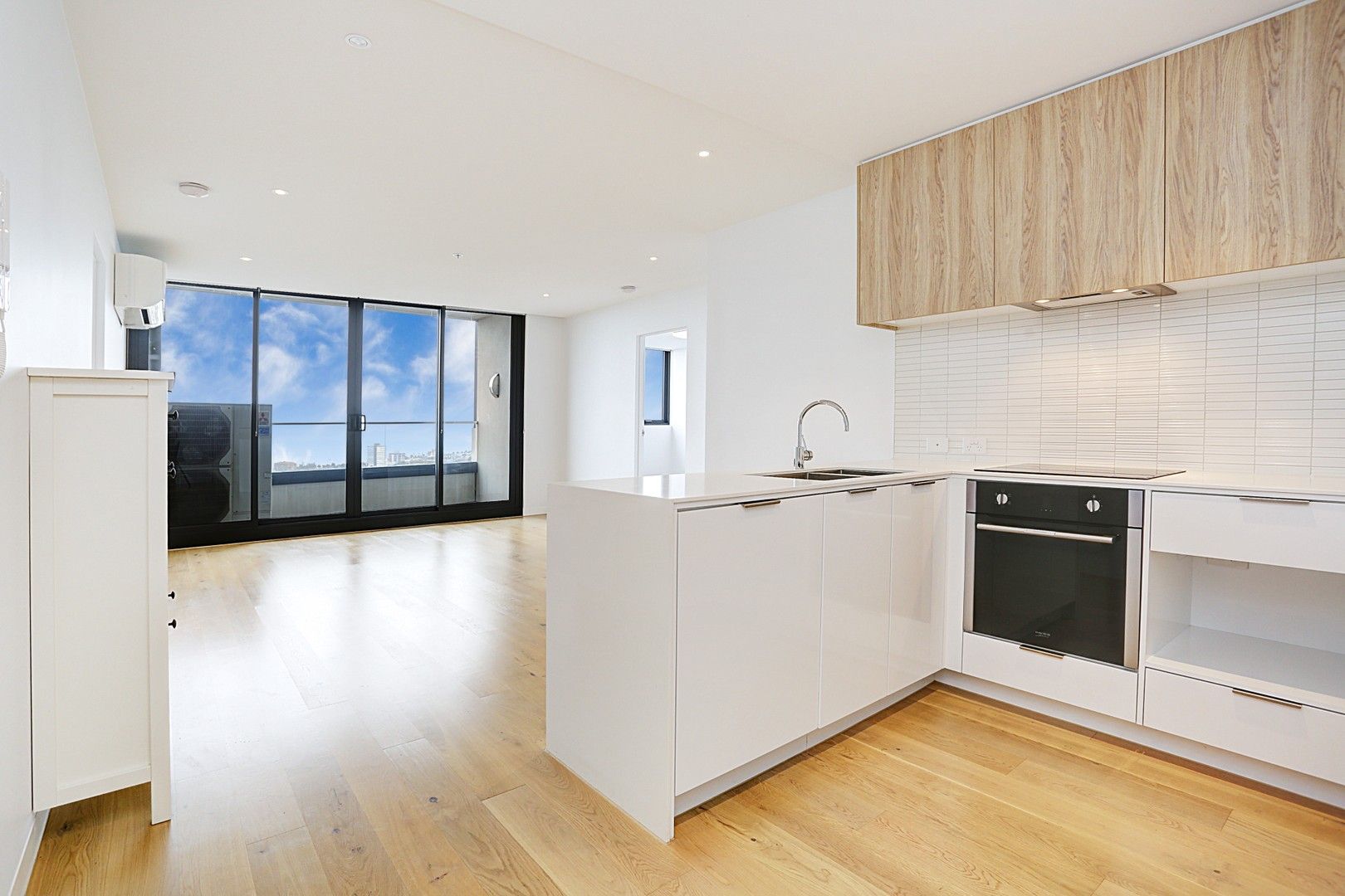 2 bedrooms Apartment / Unit / Flat in 1609/3-5 St Kilda Road ST KILDA VIC, 3182