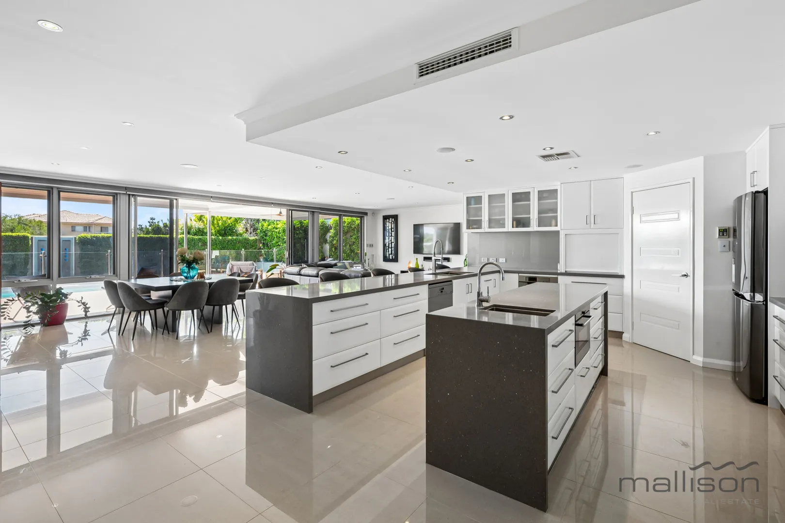 HOME OPEN CANCELLED - PROPERTY UNDER OFFER - View 3