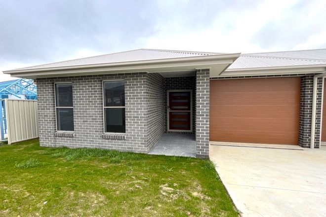 Picture of 1/7 Quiberon Way, GOULBURN NSW 2580