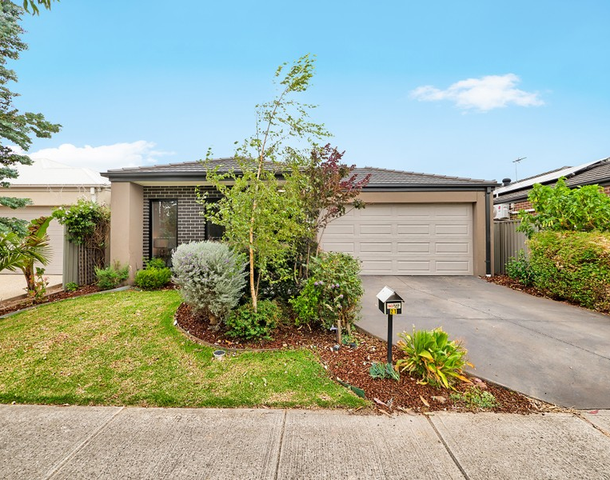 21 Macpherson Circuit, Cranbourne East VIC 3977