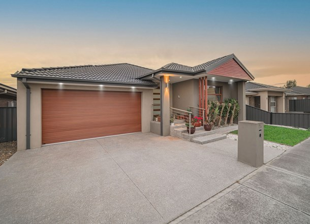 25 Bluebird Way, Roxburgh Park VIC 3064