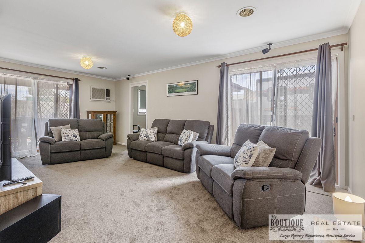 107 Lyrebird Dr, Carrum Downs VIC 3201, Image 2