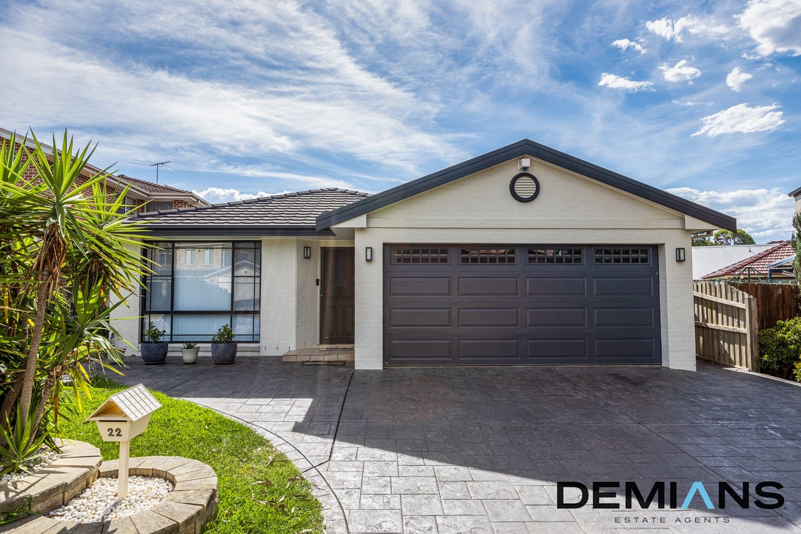 4 bedrooms House in 22 Valleyfield Court WATTLE GROVE NSW, 2173