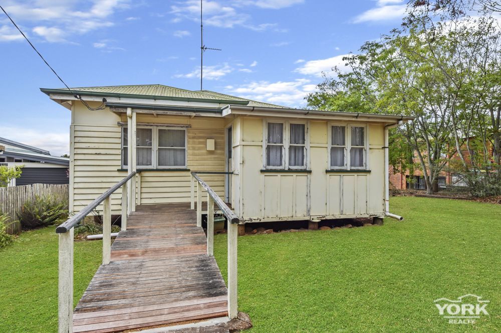 283 Geddes Street, Centenary Heights QLD 4350, Image 2