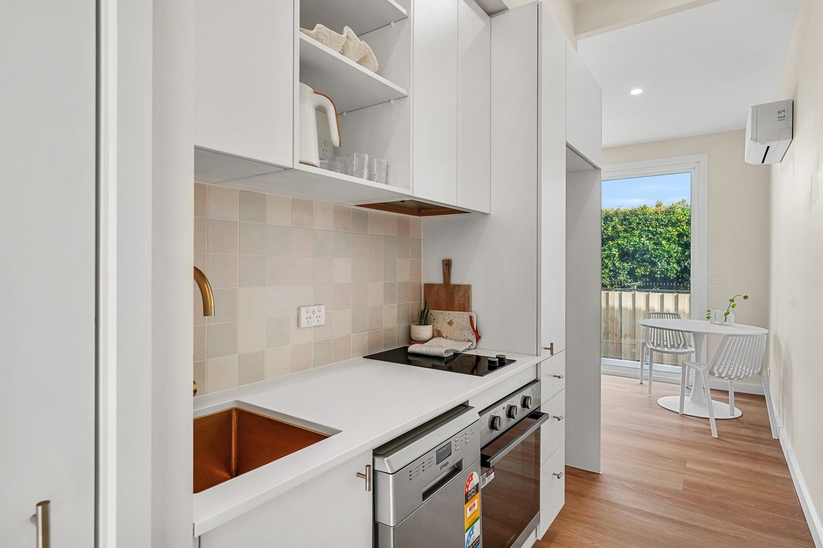 1 bedrooms Studio in 59 Terrigal Drive TERRIGAL NSW, 2260