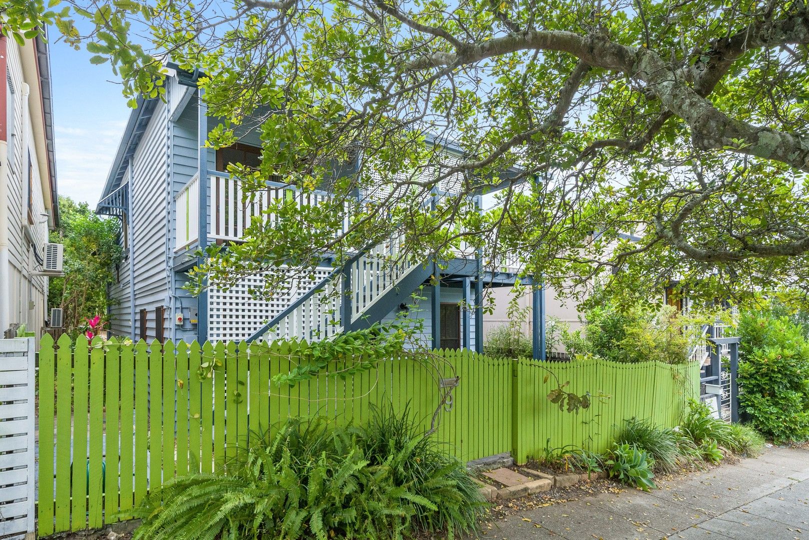 5 bedrooms House in 9 Pier Avenue SHORNCLIFFE QLD, 4017