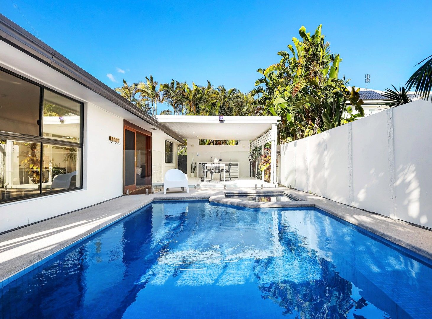 3 bedrooms House in 20 Sophie Avenue BROADBEACH WATERS QLD, 4218