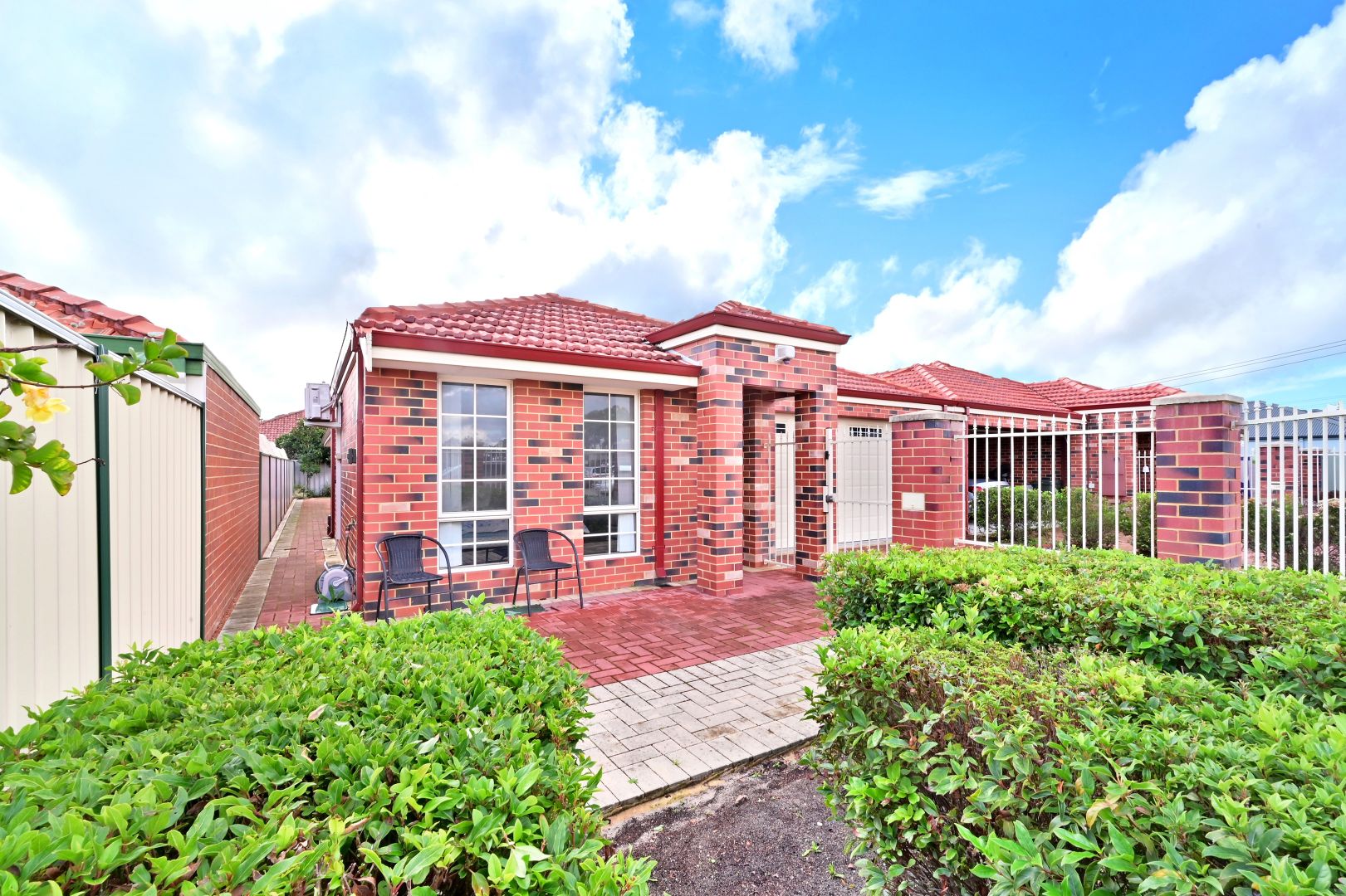 118 Treasure Road, Queens Park WA 6107, Image 2