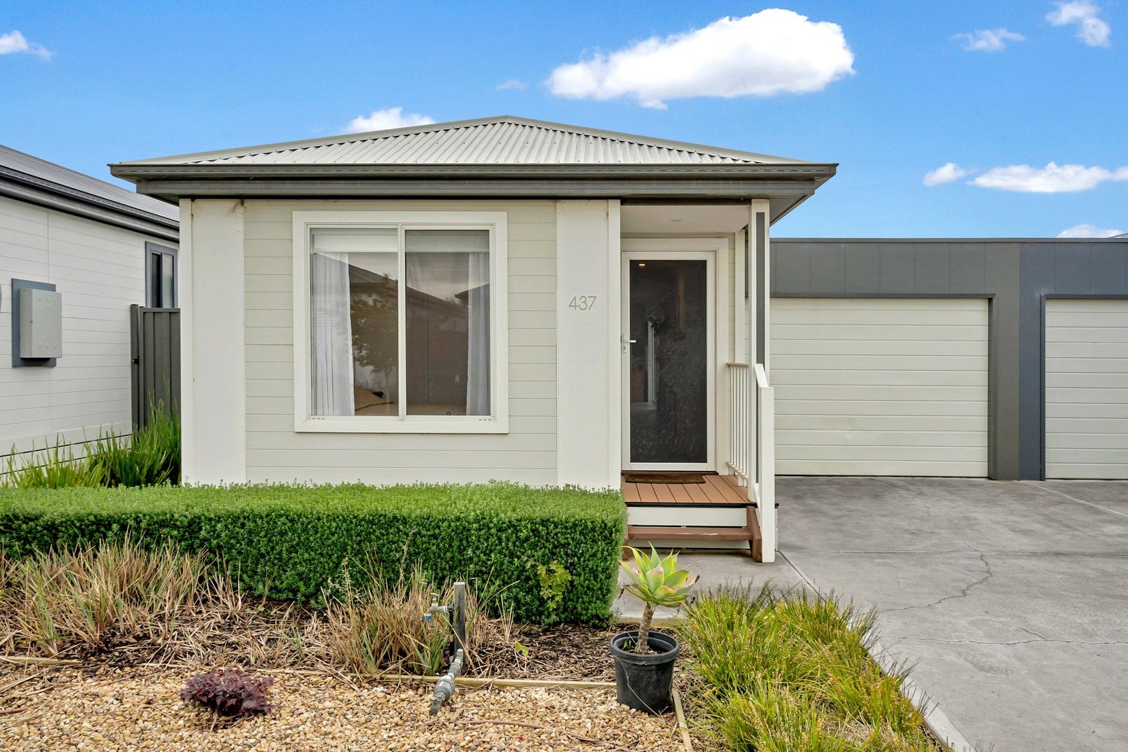 1 bedrooms Apartment / Unit / Flat in 437/50 Saltwater Promenade POINT COOK VIC, 3030