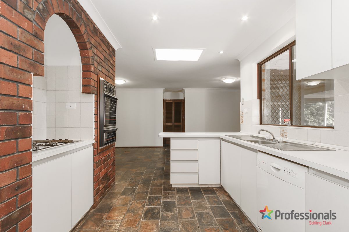 4 bedrooms House in 62 Berberis Way FORRESTFIELD WA, 6058
