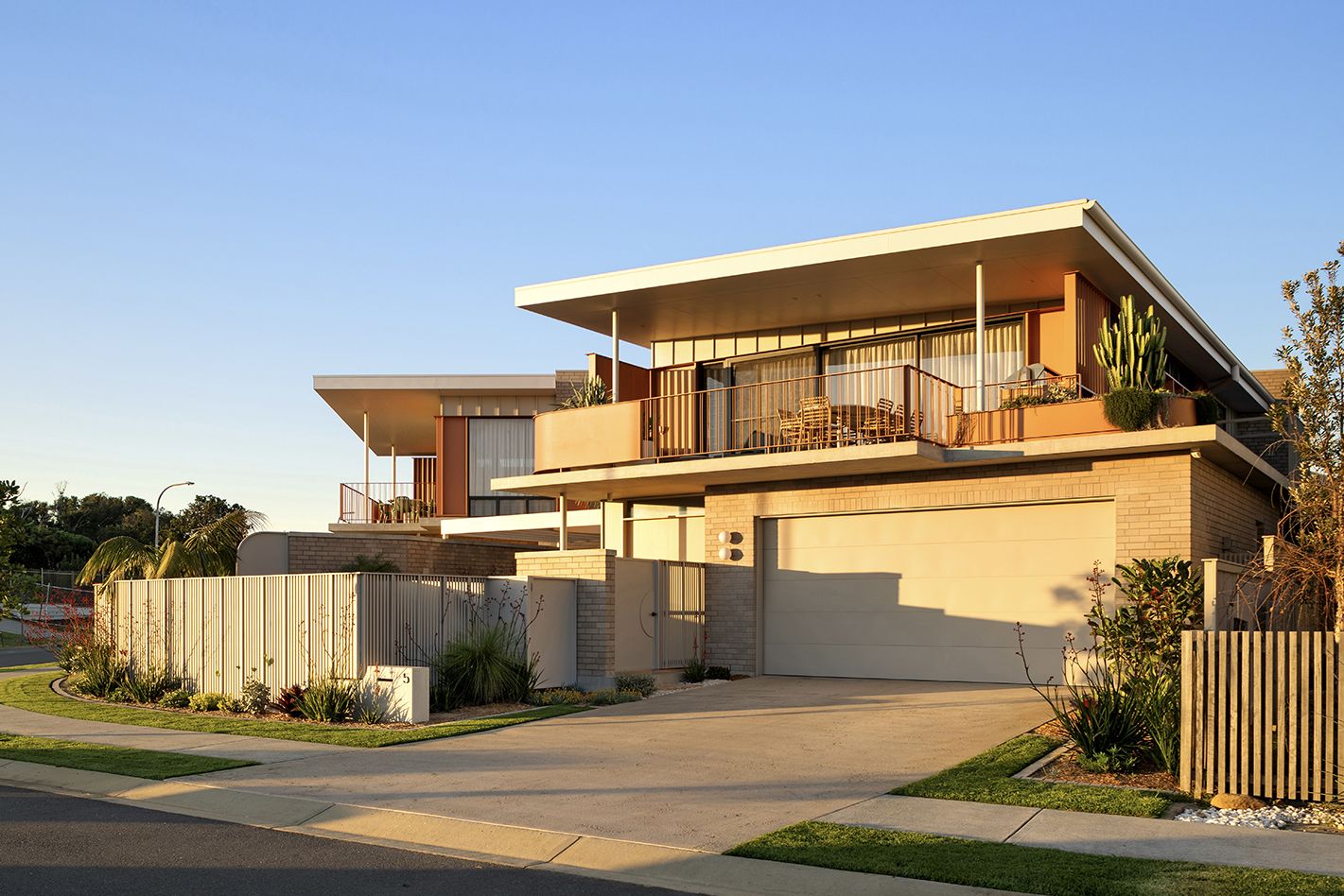 4 bedrooms Semi-Detached in 5 Sunray Crescent LENNOX HEAD NSW, 2478