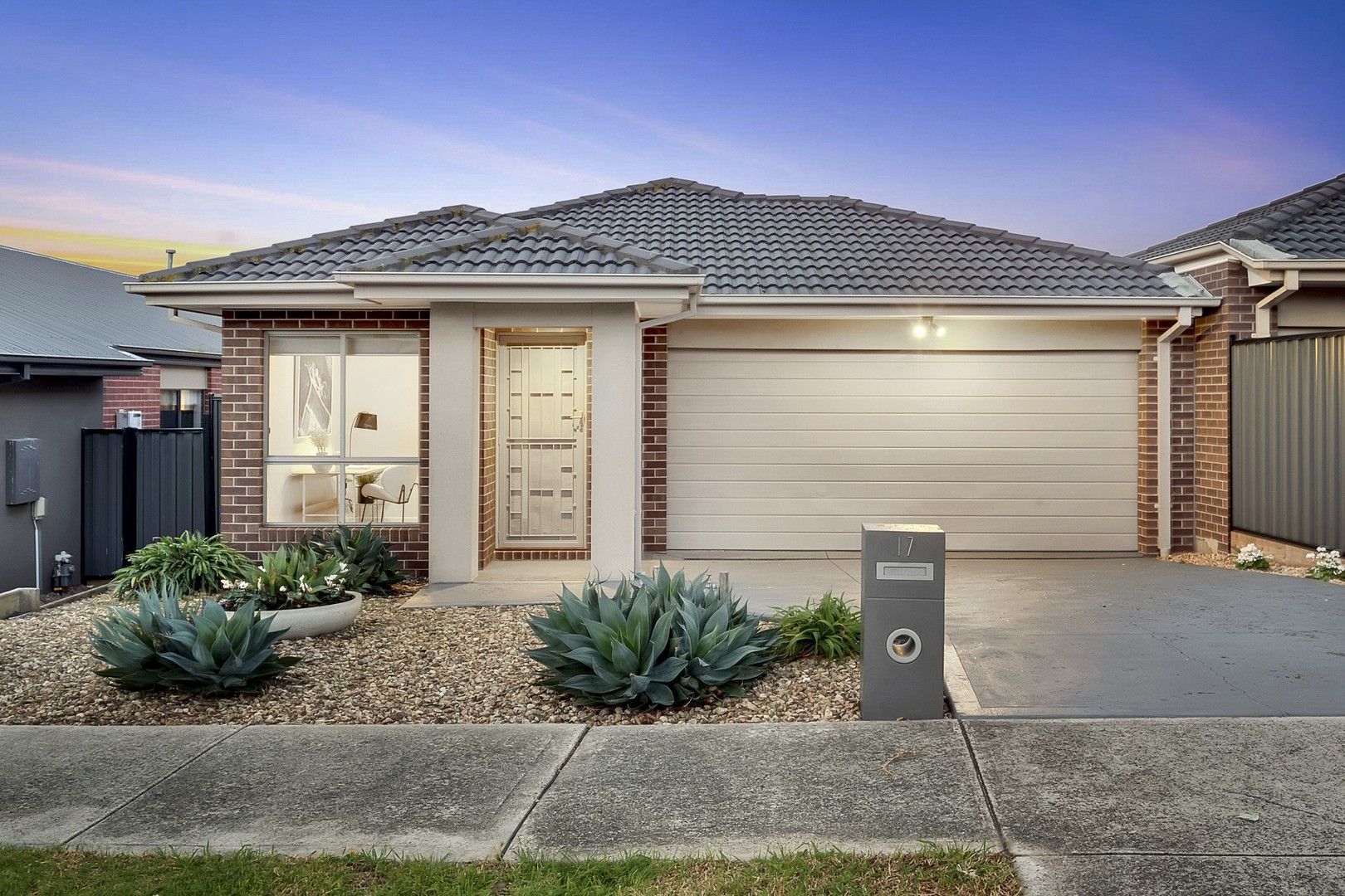 3 bedrooms House in 17 Braveheart Road CRAIGIEBURN VIC, 3064