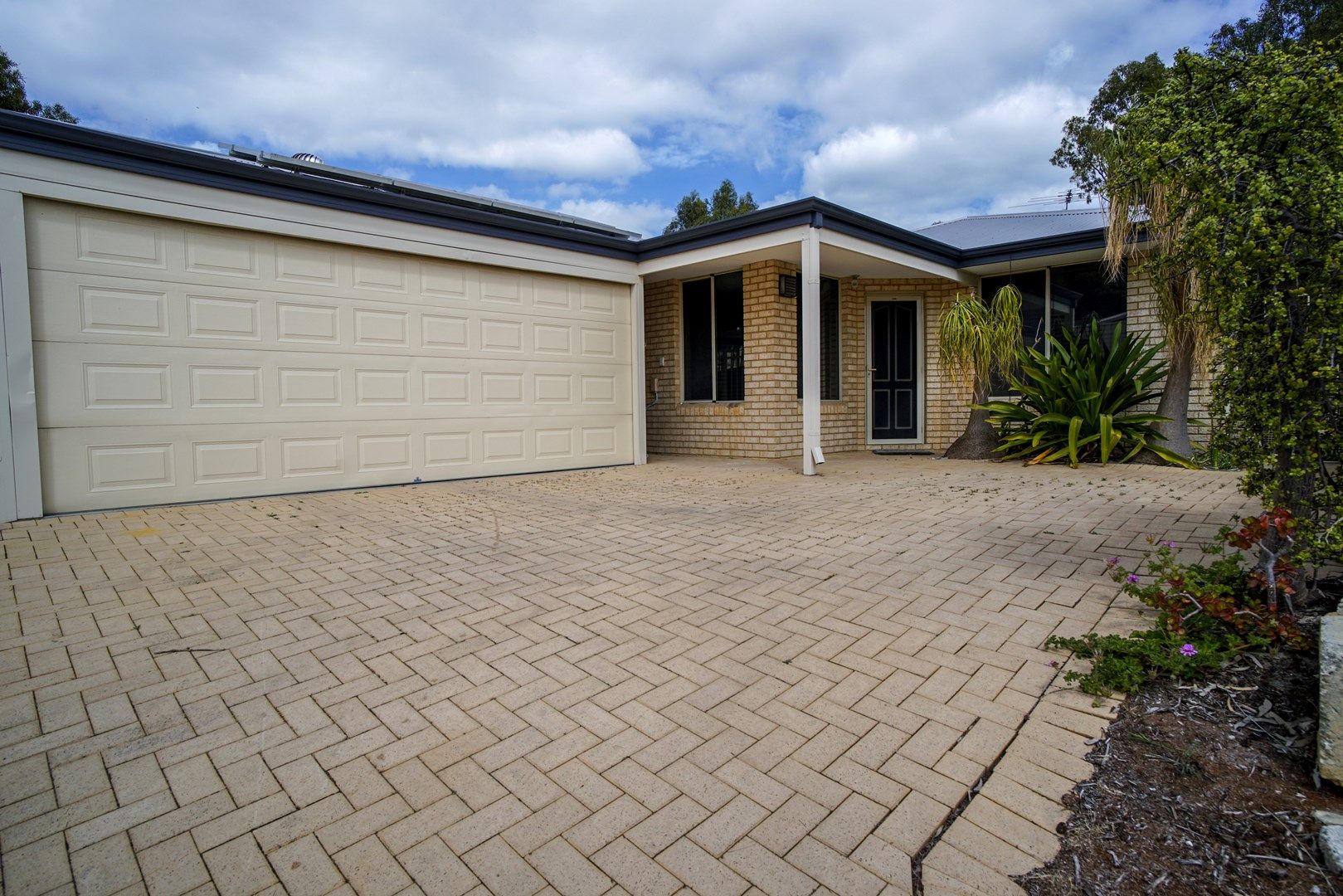 4 bedrooms House in 113A Camberwarra Dr CRAIGIE WA, 6025