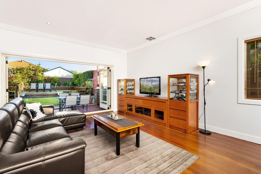 79 Bouvardia Street, Russell Lea NSW 2046, Image 2