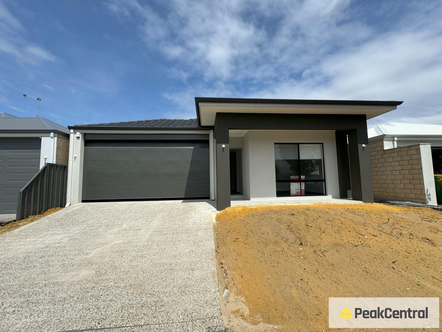 4 bedrooms House in 105 Mason Road PIARA WATERS WA, 6112