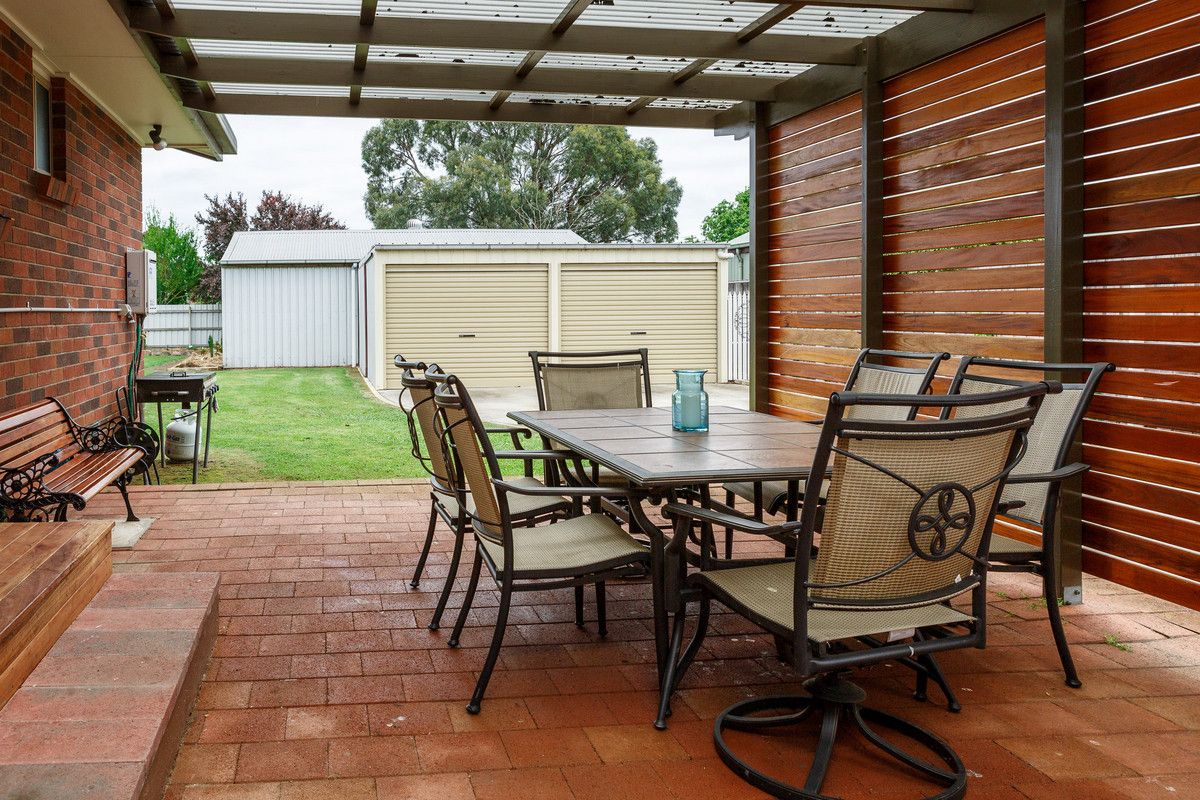 24 Jones Street, Stratford VIC 3862, Image 2