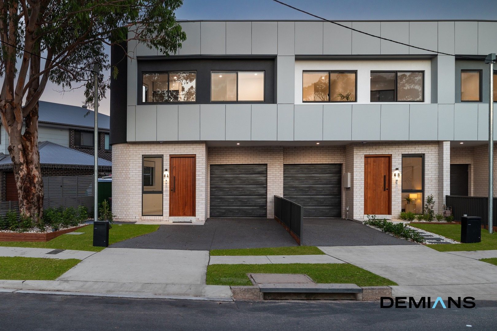 4 bedrooms House in 8A Mubo Crescent HOLSWORTHY NSW, 2173