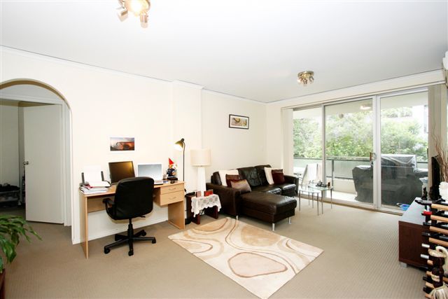 2 bedrooms Apartment / Unit / Flat in 10/74 Murdoch Street CREMORNE NSW, 2090