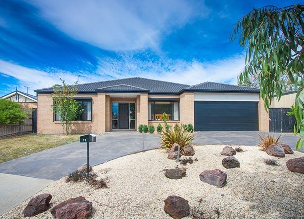 11 Roxanne Court, Woodend VIC 3442