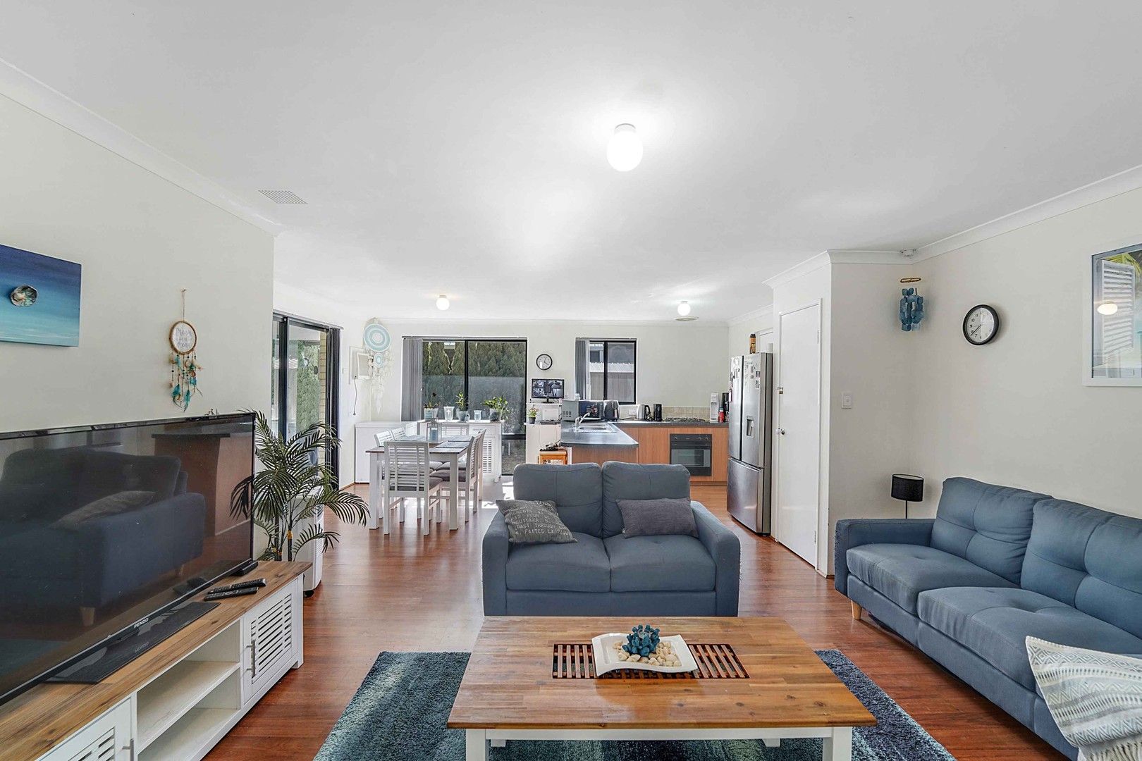 4 bedrooms House in 10 Palm Corner QUINNS ROCKS WA, 6030