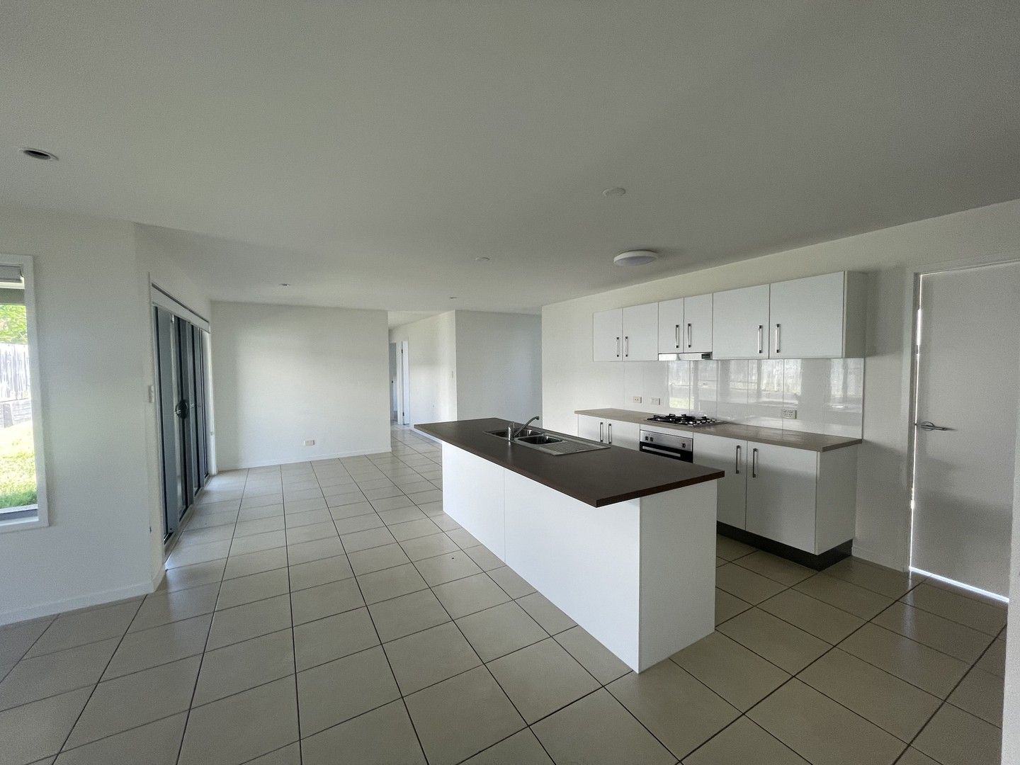 4 bedrooms House in 38 Broadwater Place NEW AUCKLAND QLD, 4680
