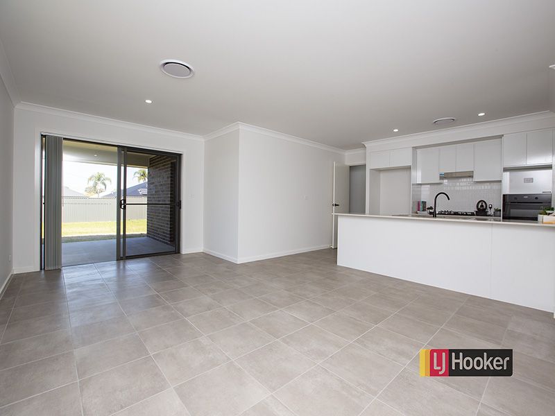 19 Gilbert Drive, Westdale NSW 2340, Image 2