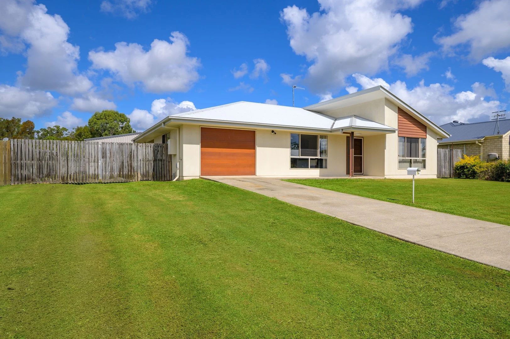 14 Environs Avenue, Cooloola Cove QLD 4580