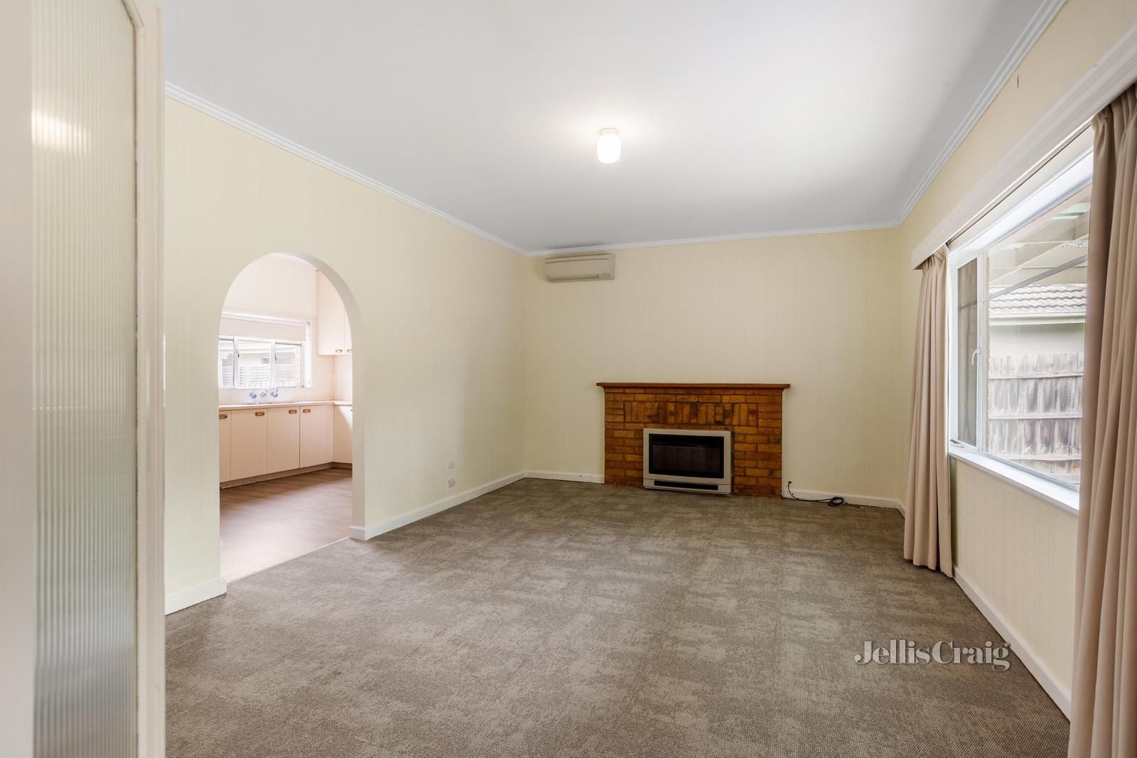 30 Doynton Parade, Mount Waverley VIC 3149, Image 2