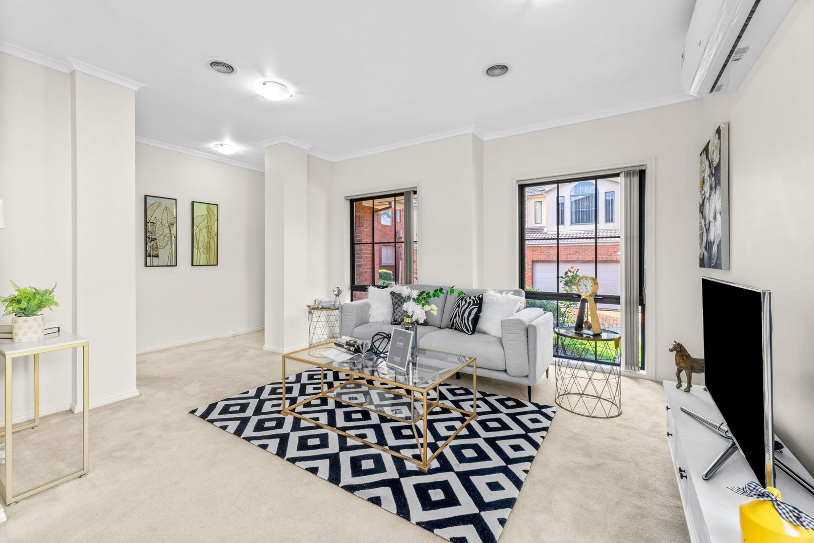 2 Hydrangea Close, Burwood VIC 3125, Image 2