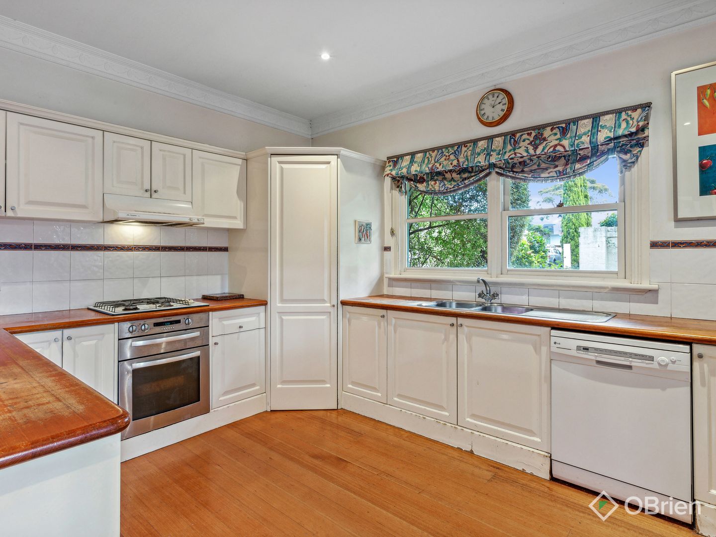 18 Canberra Grove, Beaumaris VIC 3193, Image 2