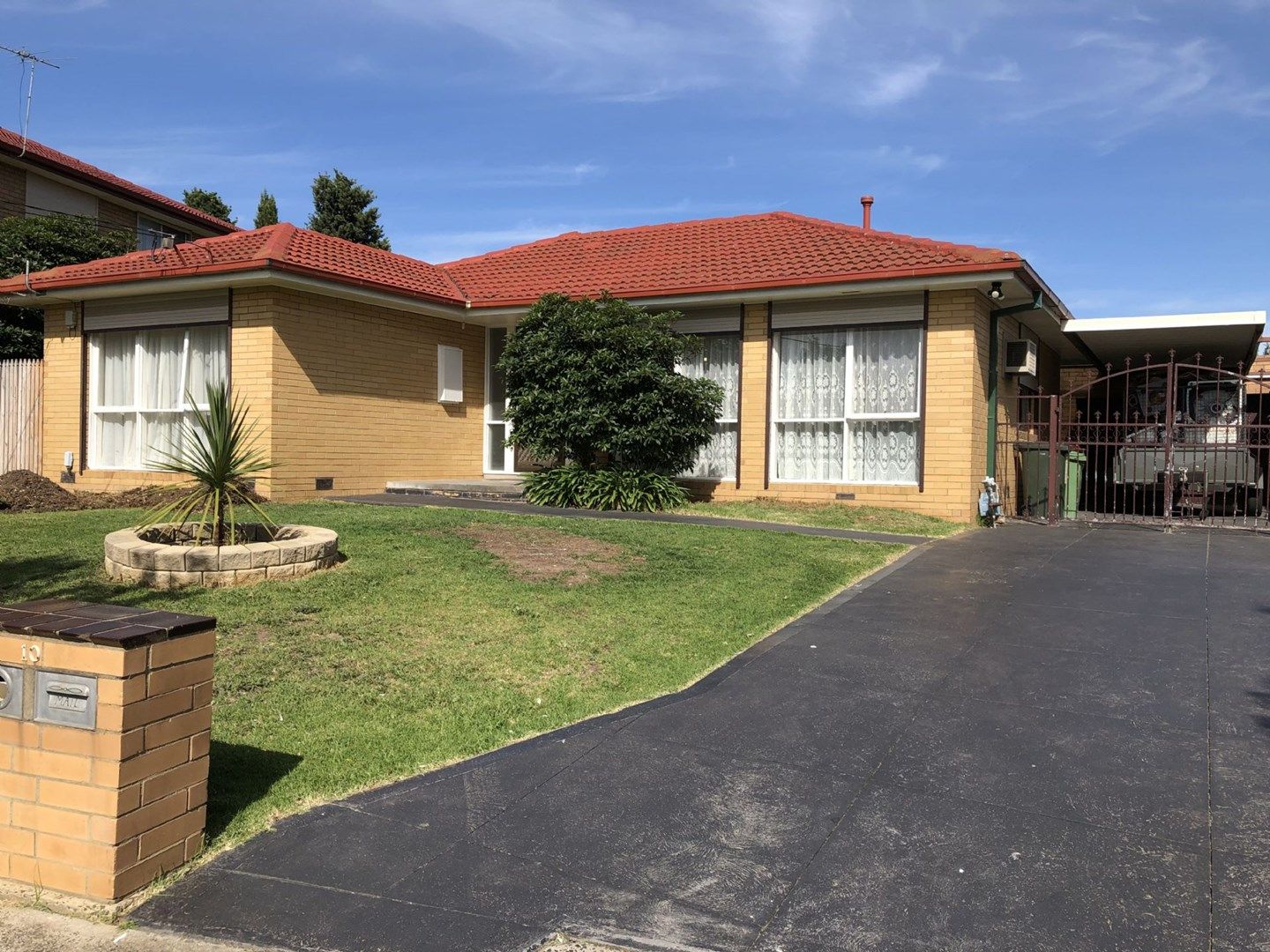 10 Barclay Close, Gladstone Park Property History & Address Research