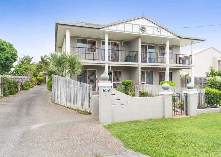 2 bedrooms Apartment / Unit / Flat in 2/54 Albury Street PIMLICO QLD, 4812