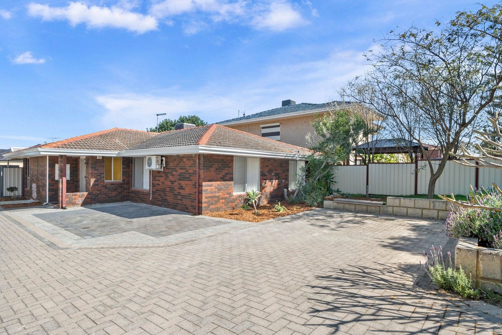 4 bedrooms House in 41 Grandpre Cres HAMILTON HILL WA, 6163