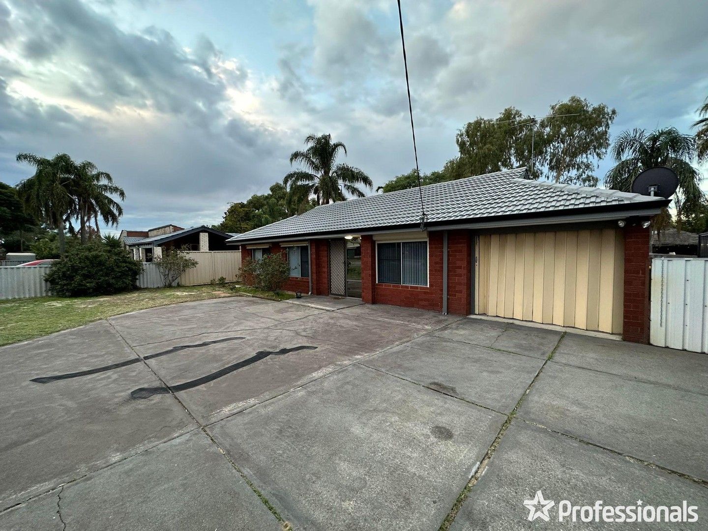 4 bedrooms House in 90 Matilda Street HUNTINGDALE WA, 6110