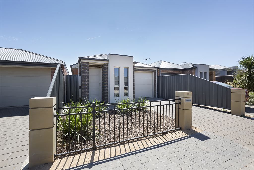 16 Torrens Street, Andrews Farm SA 5114, Image 1