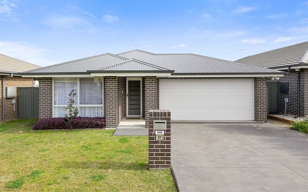 4 bedrooms House in 51 Melanite Street LEPPINGTON NSW, 2179