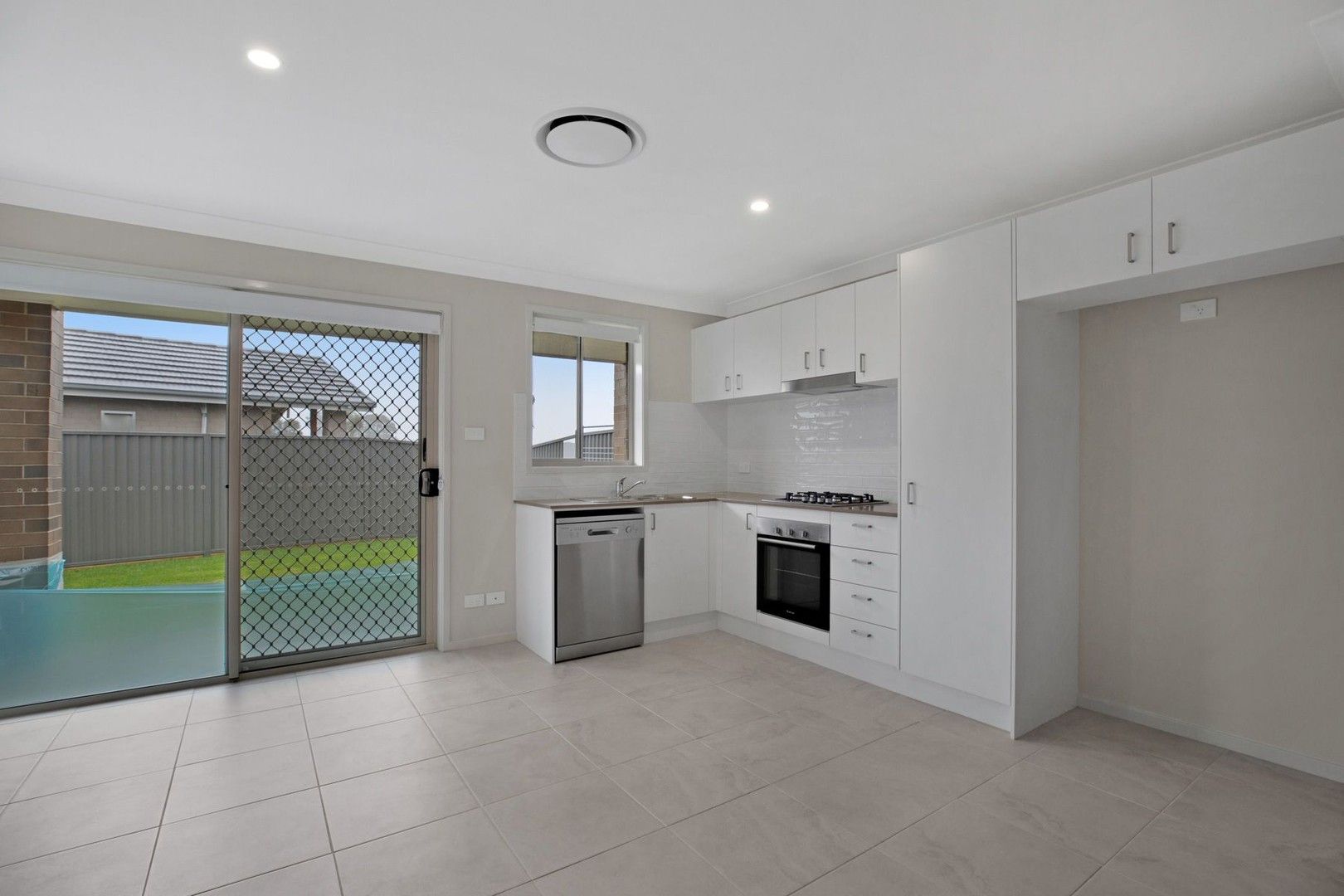 2 bedrooms Townhouse in 2/55 Ruby Road RUTHERFORD NSW, 2320