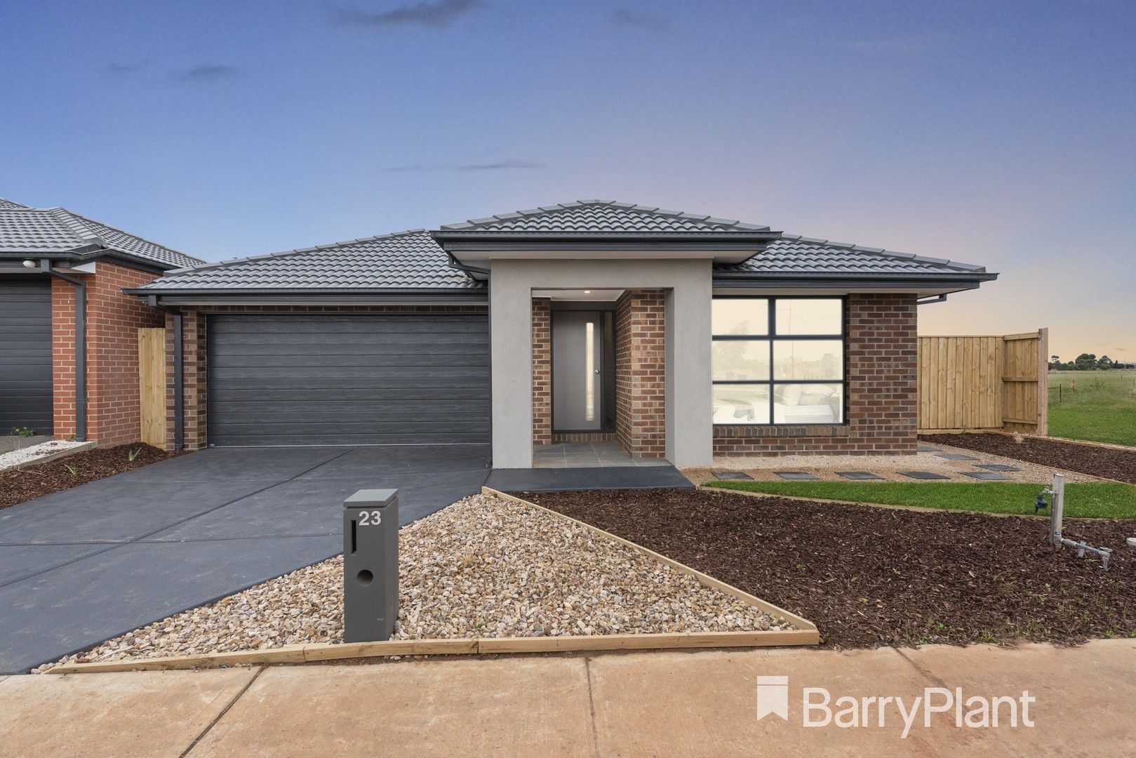 4 bedrooms House in 23 Willowbank Circuit THORNHILL PARK VIC, 3335