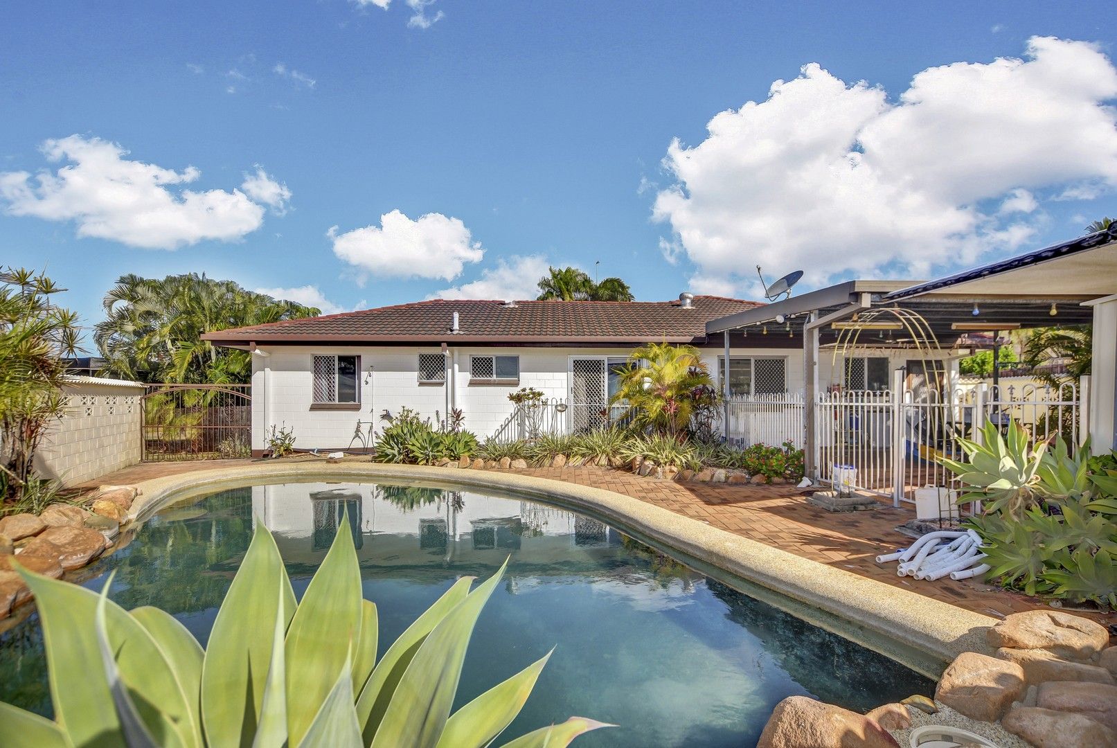 4 bedrooms House in 16 Melaleuca Street ANNANDALE QLD, 4814