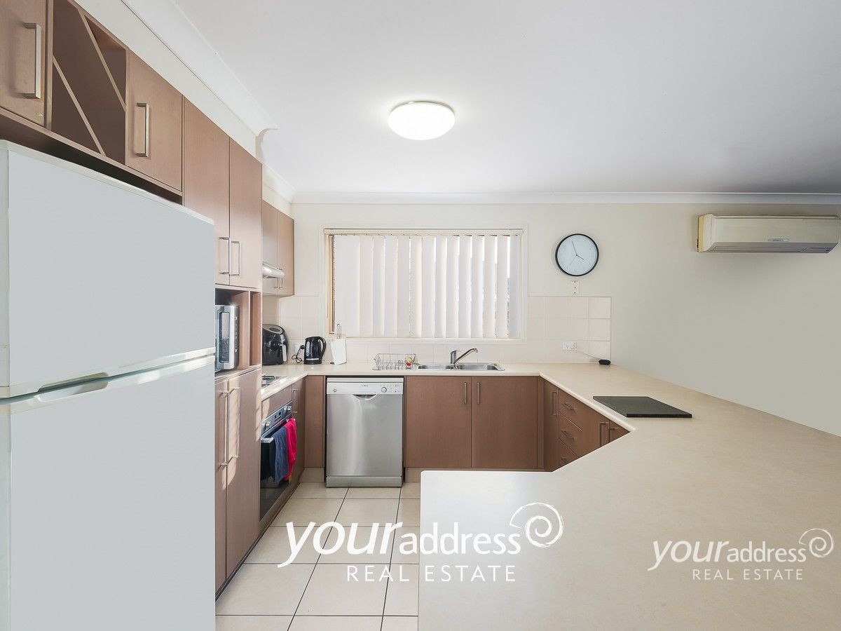 8 Zoe Place, Hillcrest QLD 4118, Image 2