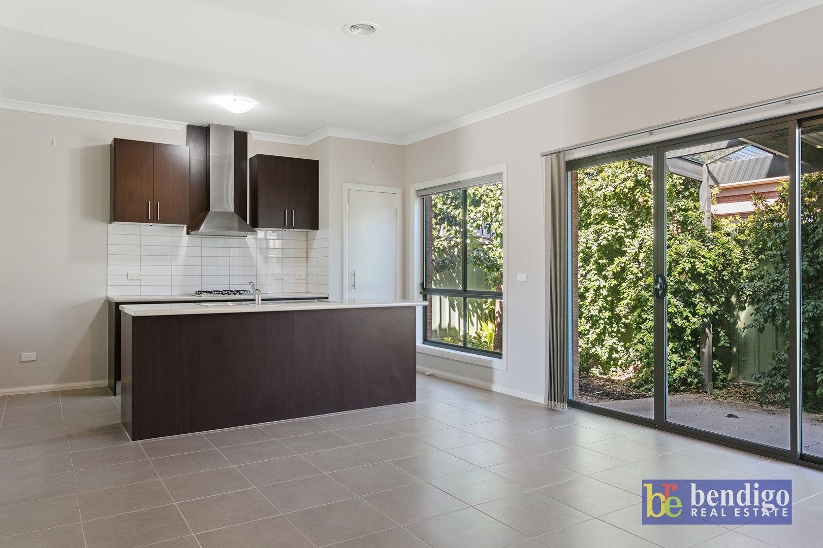 3 bedrooms House in 42 McMeeken Way EPSOM VIC, 3551