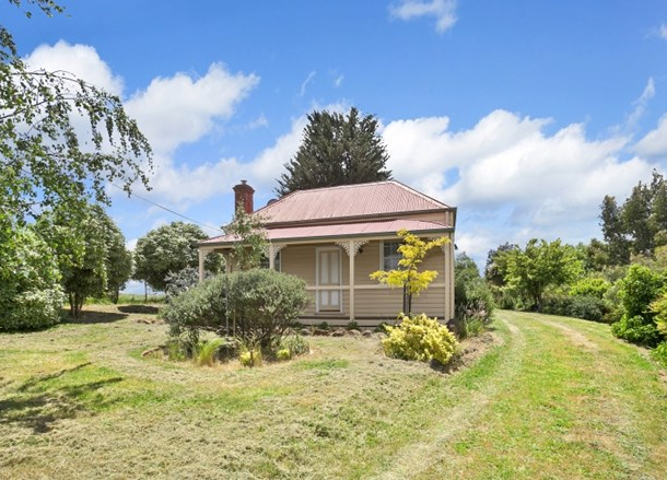 24 Forest Hill Road, Newlyn VIC 3364