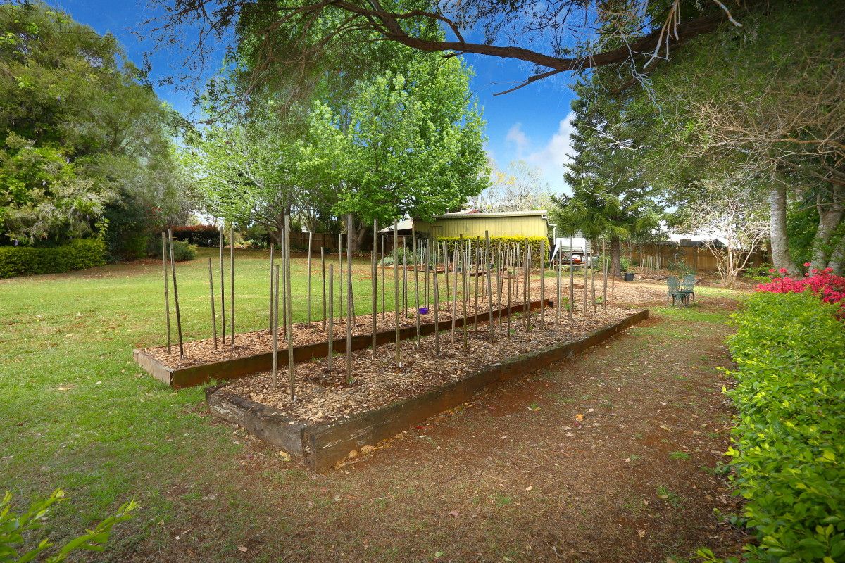 27 Lilac Tree Court, Beechmont QLD 4211, Image 2