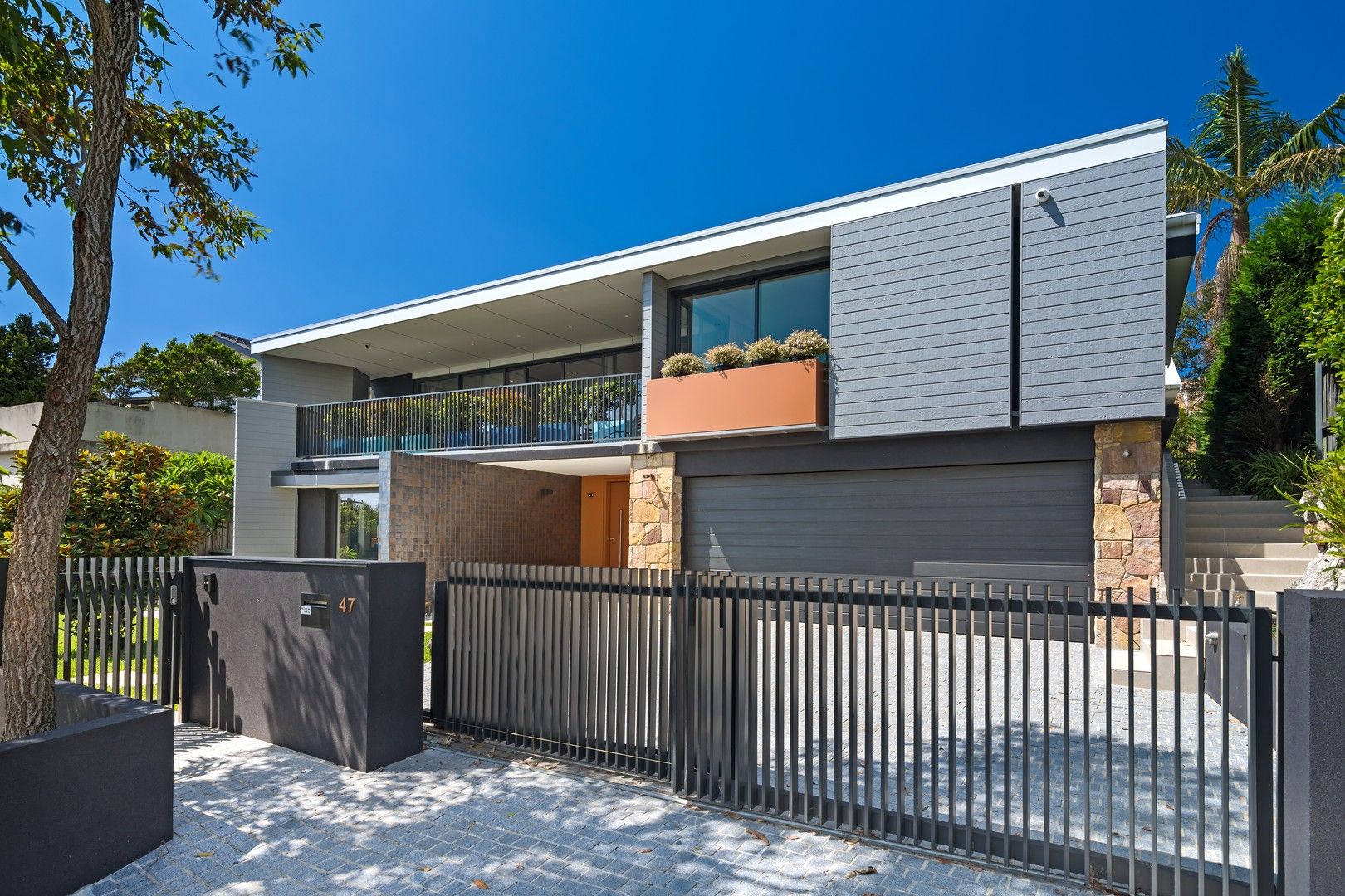 4 bedrooms House in 47 SUFFOLK AVENUE COLLAROY NSW, 2097